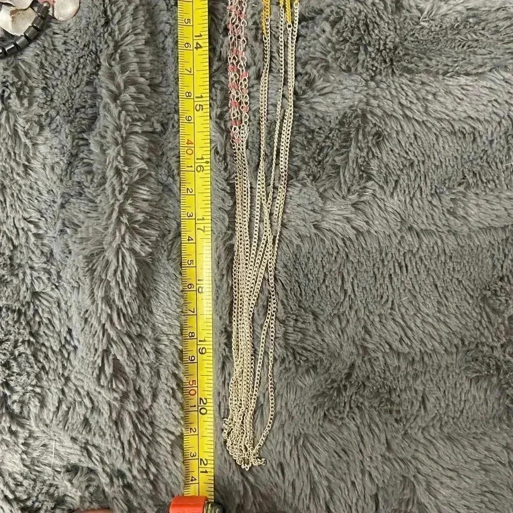 Long pink and yellow silver tone necklace - Picture 6 of 11